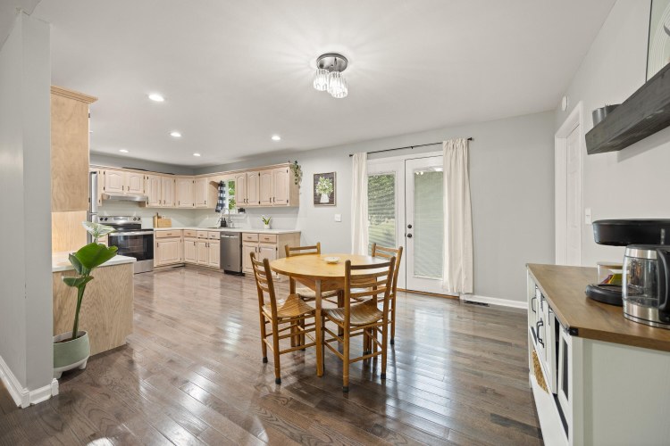 Listing Image 9