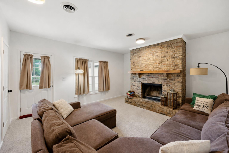 Listing Image 18