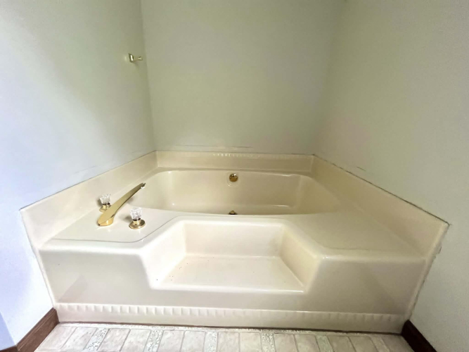 Listing Image 24