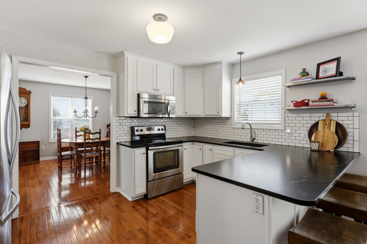 Listing Image 14