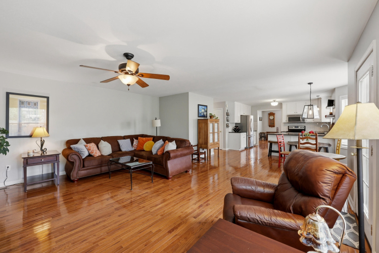 Listing Image 9