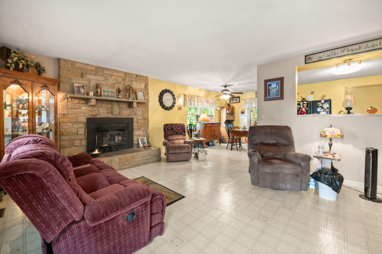 Listing Image 11