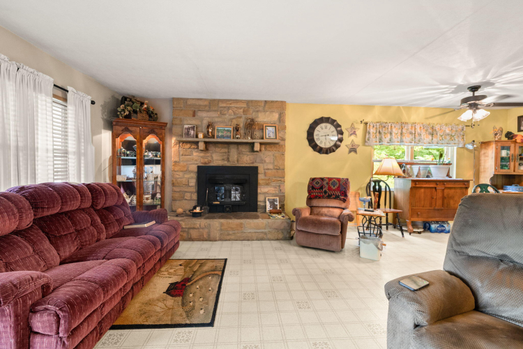 Listing Image 12