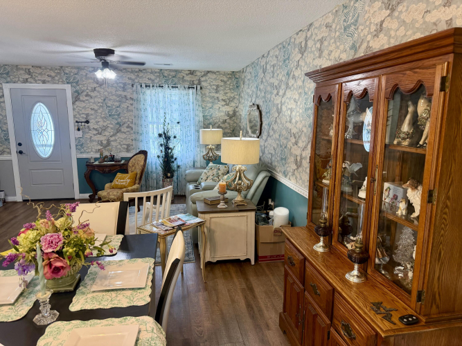 Listing Image 12