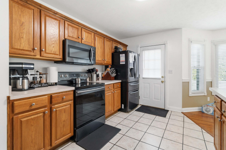 Listing Image 12