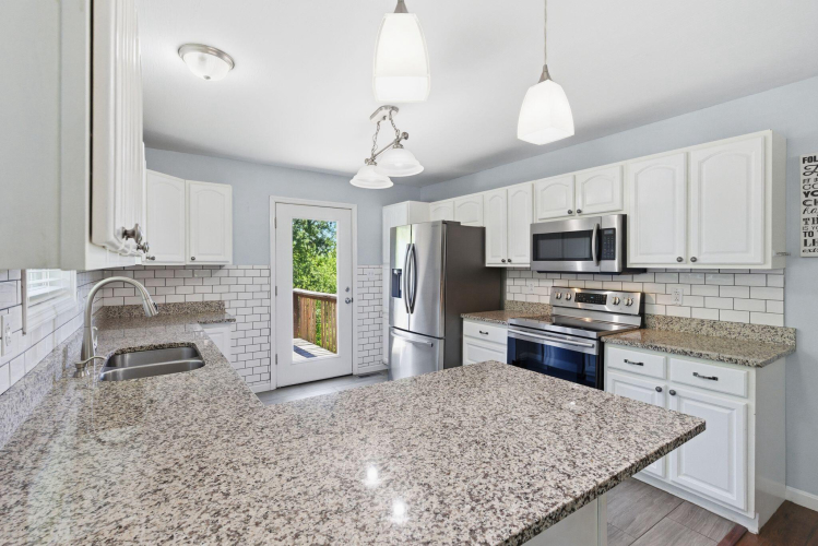 Listing Image 8