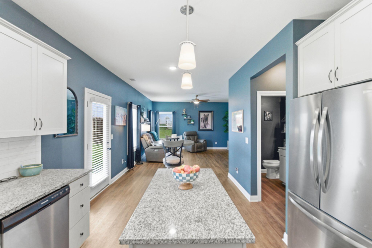 Listing Image 12