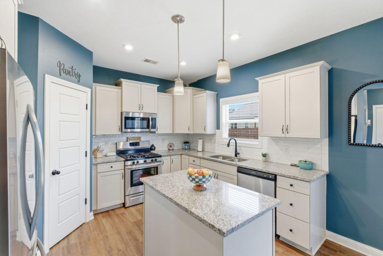 Listing Image 14
