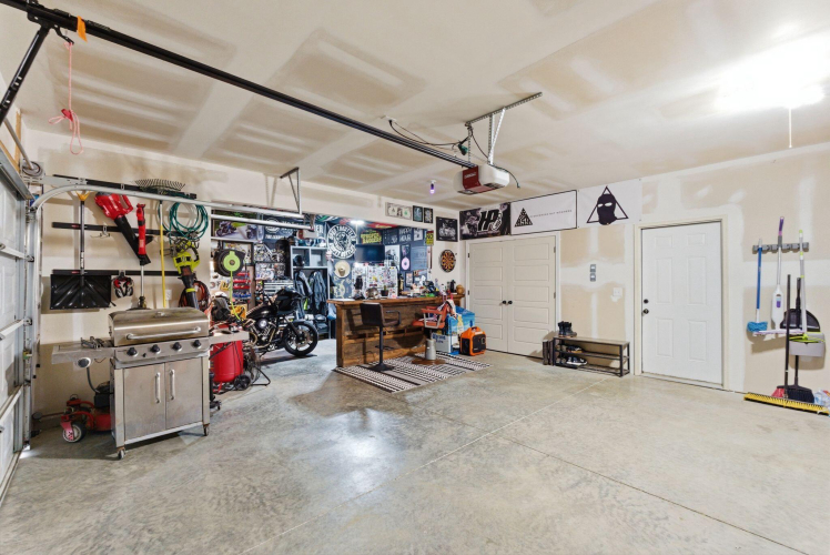 Listing Image 44