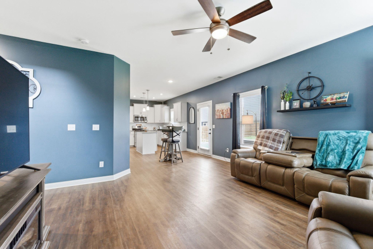 Listing Image 9