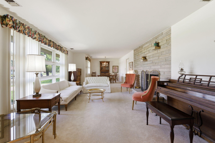Listing Image 7