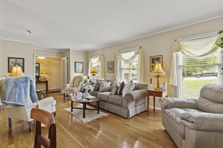 Listing Image 9