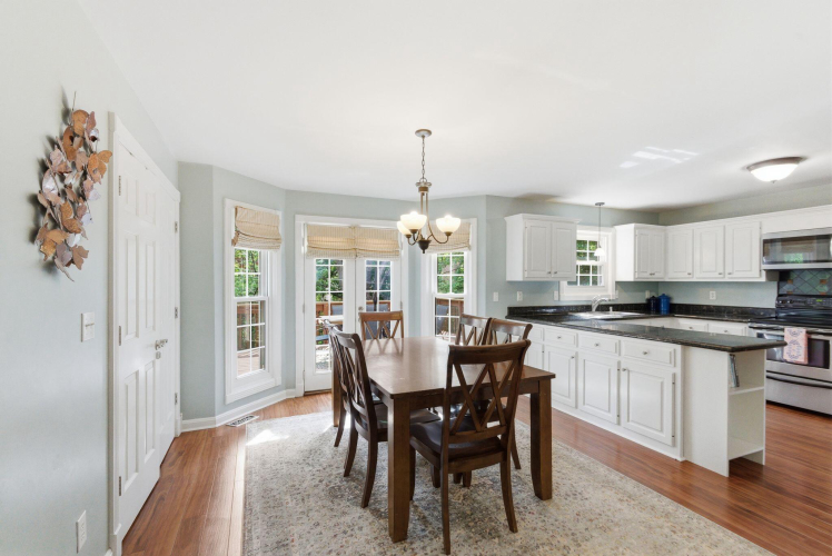 Listing Image 10