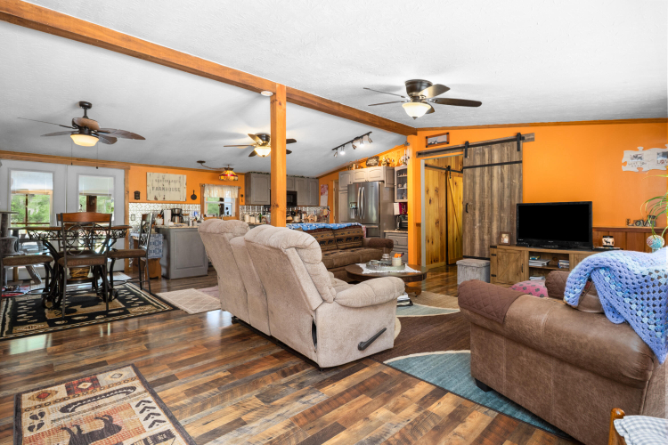 Listing Image 14