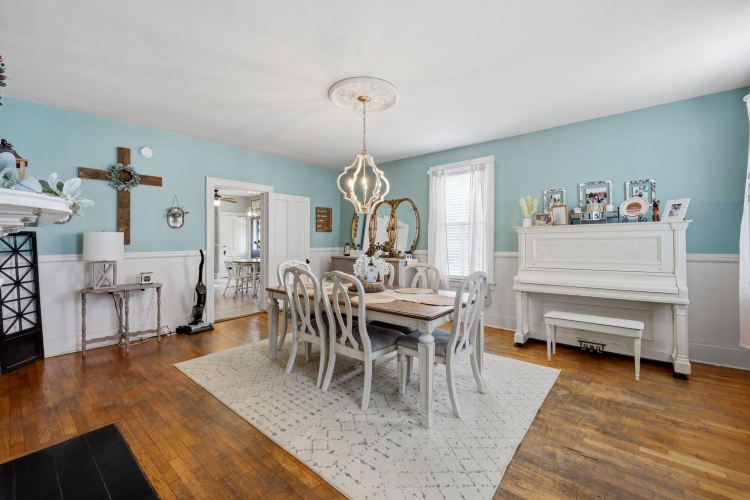 Listing Image 12