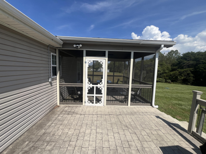 Listing Image 8