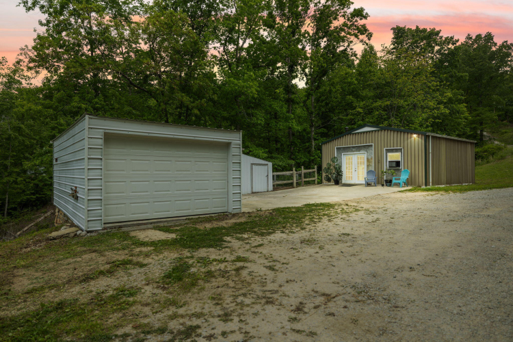 Listing Image 4