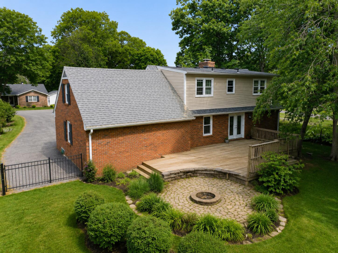 Listing Image 4