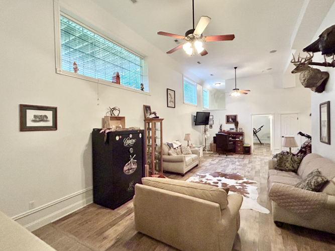 Listing Image 79