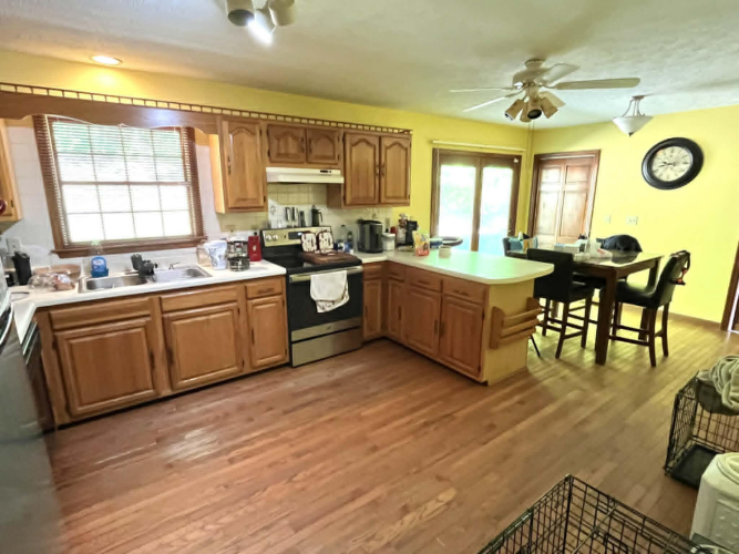 Listing Image 12