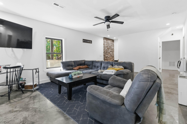 Listing Image 33