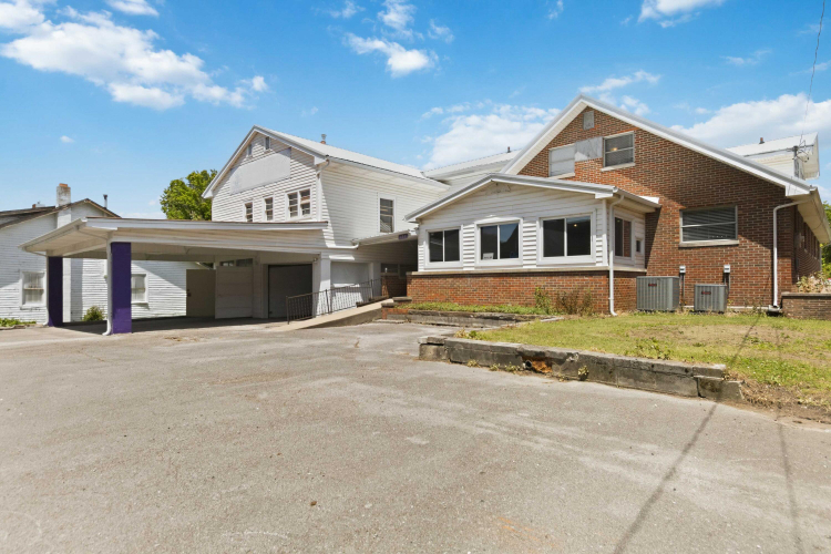 Listing Image 4