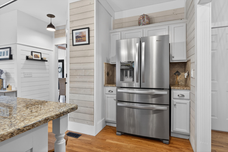 Listing Image 19