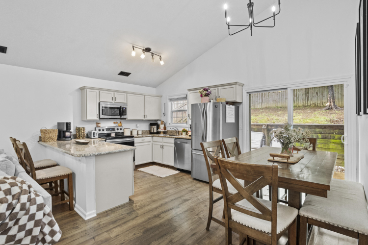 Listing Image 14