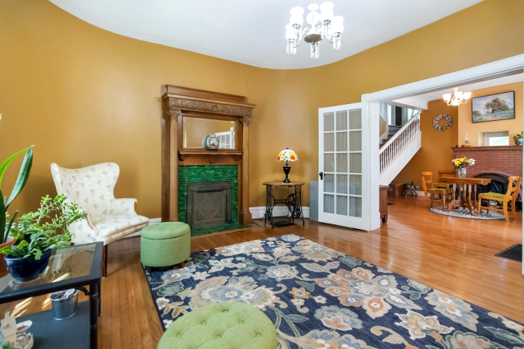 Listing Image 11