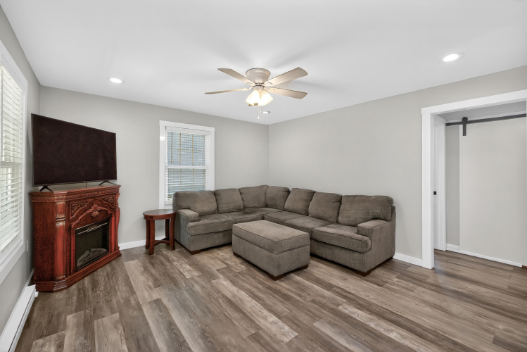 Listing Image 13