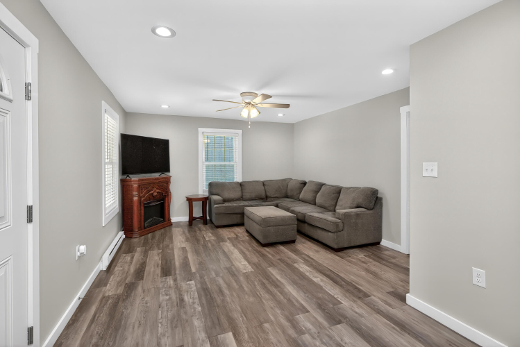Listing Image 14