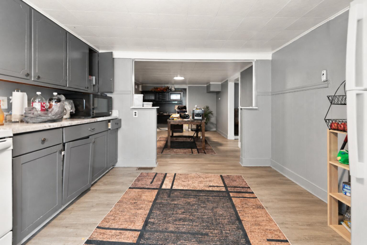 Listing Image 12