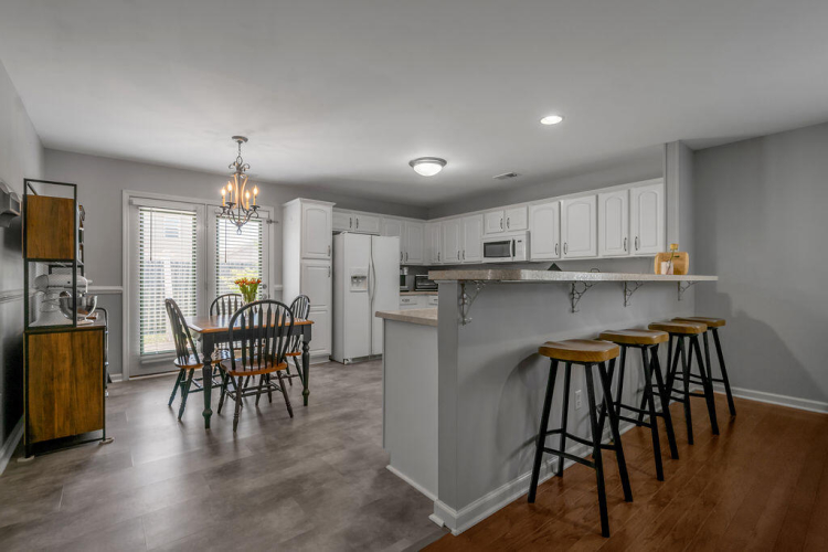 Listing Image 14