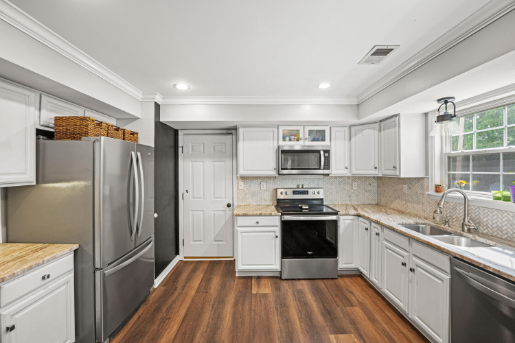 Listing Image 13