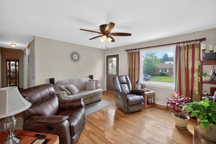 Listing Image 3
