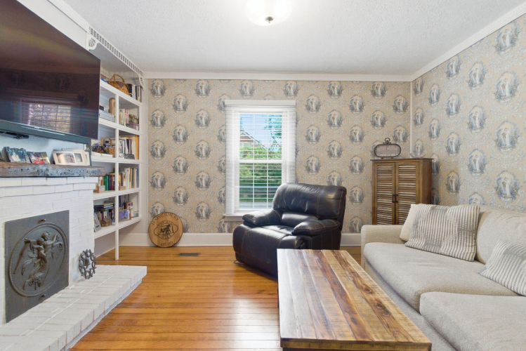 Listing Image 12
