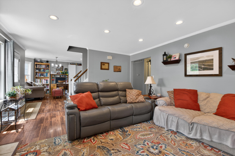 Listing Image 12