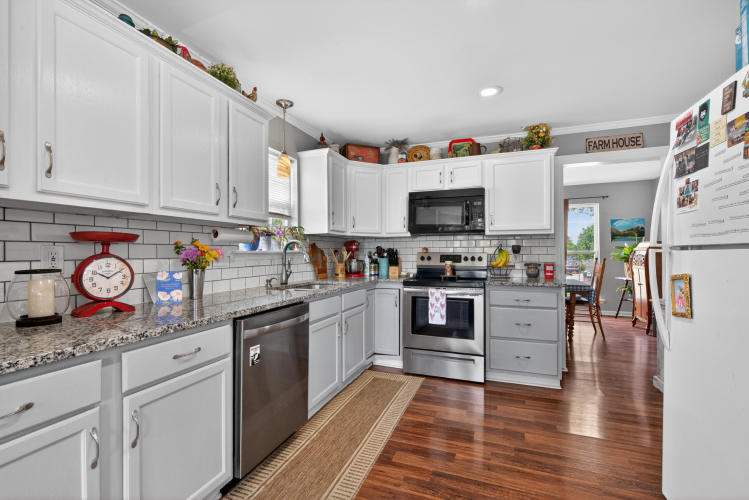 Listing Image 5