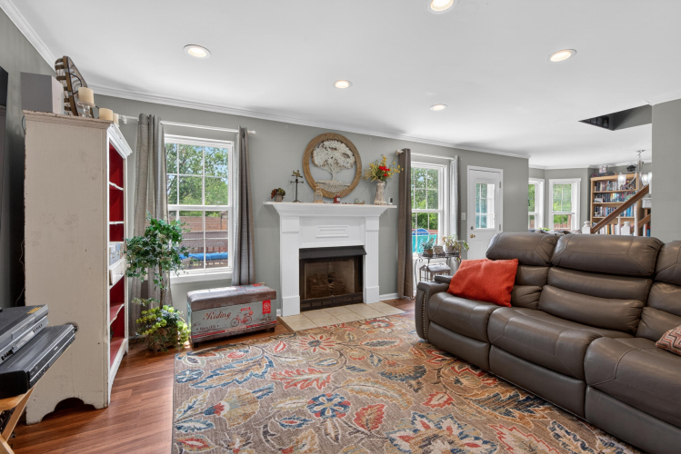 Listing Image 10