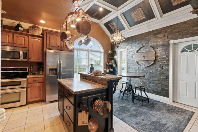 Listing Image 19