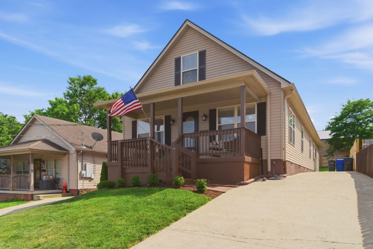 Listing Image 4