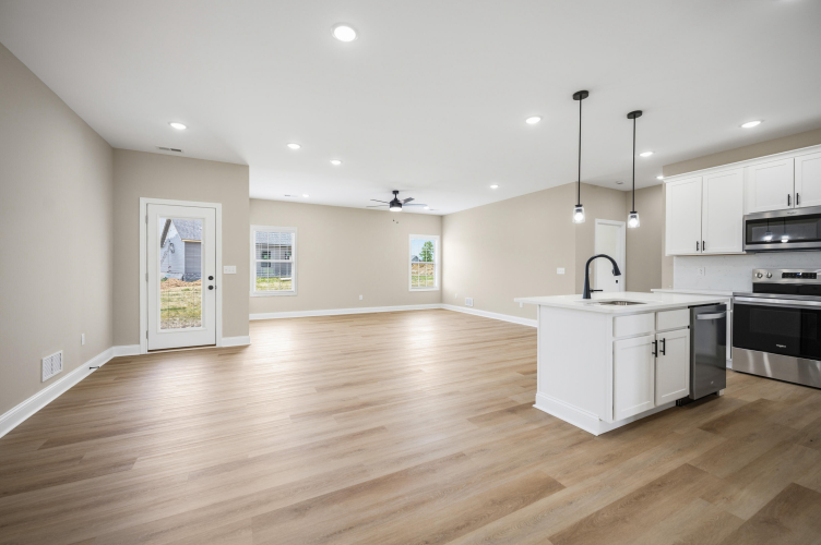 Listing Image 5