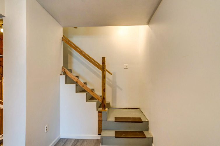 Listing Image 52