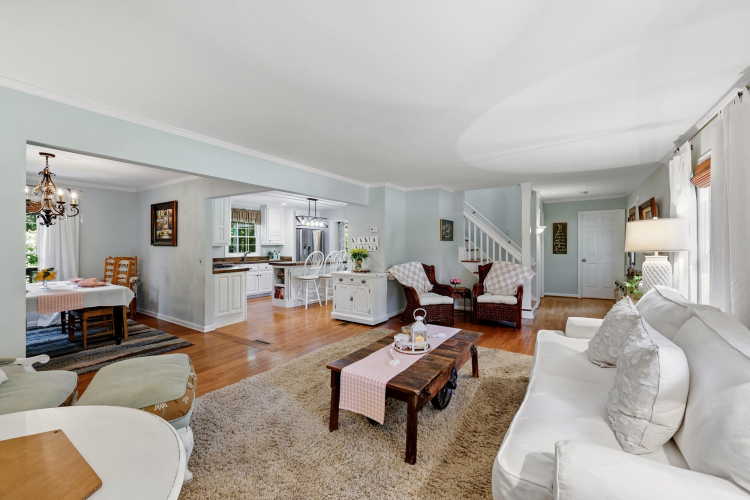 Listing Image 11