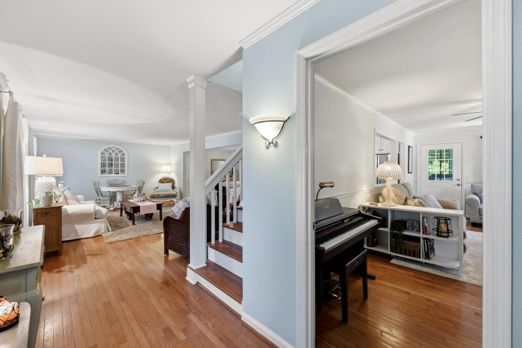 Listing Image 12
