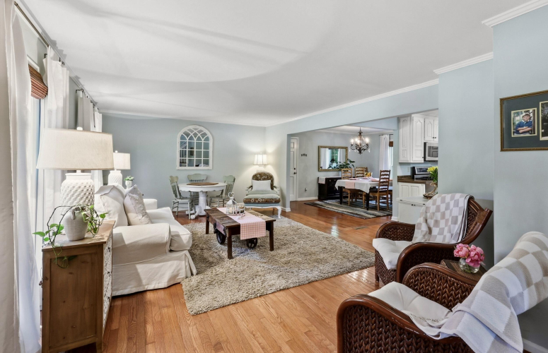 Listing Image 10