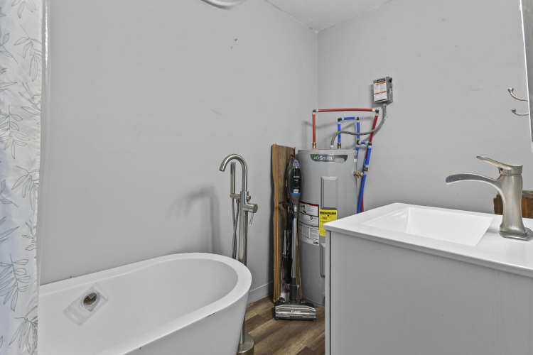 Listing Image 12