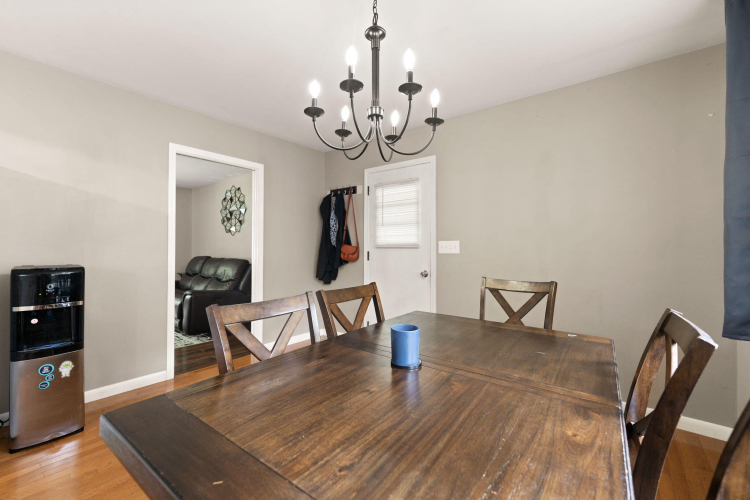 Listing Image 19