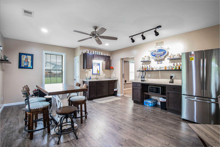 Listing Image 19