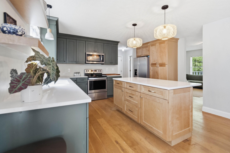 Listing Image 12